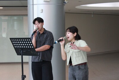 表演者互動照片