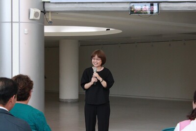 系主任致詞(特寫)