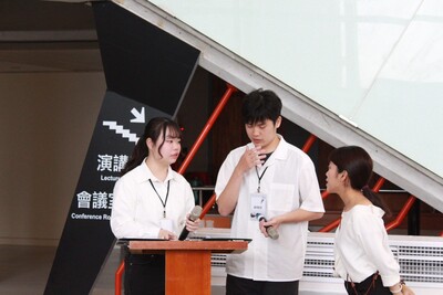 主持人員內部對焦