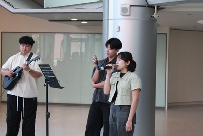 表演者唱歌照片3