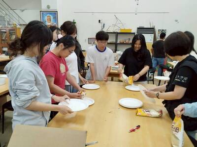 LINE_ALBUM_江芊玥老師工作坊_260412_13